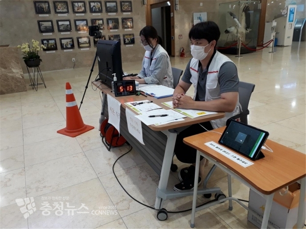 예산군 청사 내 전자 출입명부 운영 모습