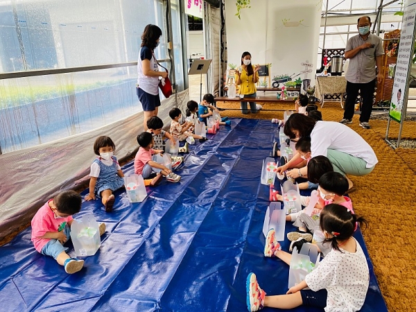 새싹화분만들기 체험 모습