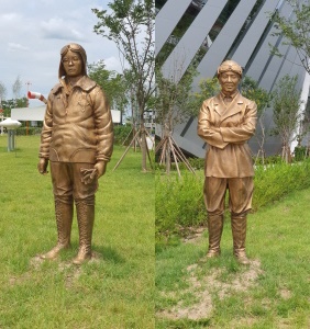 (좌) 권기옥 동상, (우) 안창남 동상