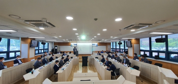 지난 14일 한밭대는 경상학관 강의실에서 LINC+위원회를 개최하고 LINC+사업 3차년도 추진성과와 4차년도 추진계획에 대해 논의했다.