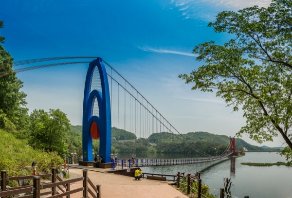 청양 칠갑산 ‘언택트 관광지 100선’ 선정-천장호 출렁다리