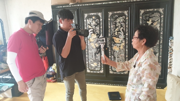 동고동락 논산에서 한글대학 어르신들이 세상과의 소통 유튜브 촬영 모습