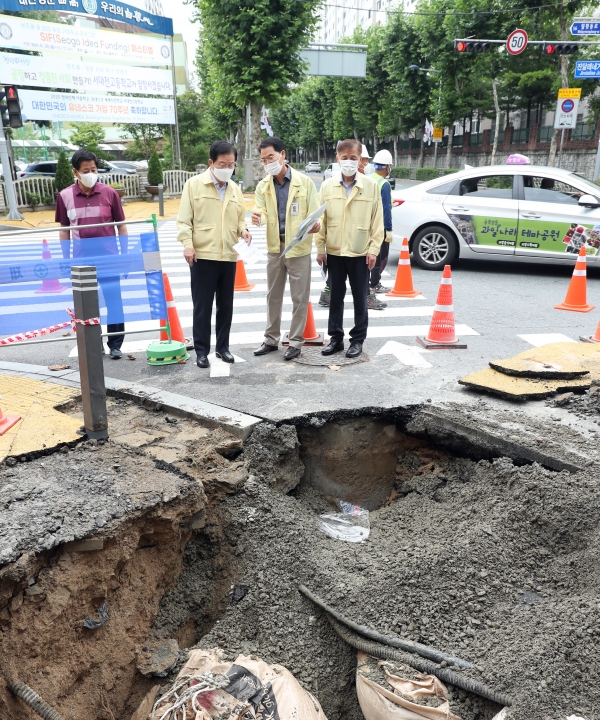 장종태 청장 폭우피해 복구현장 검검 모습