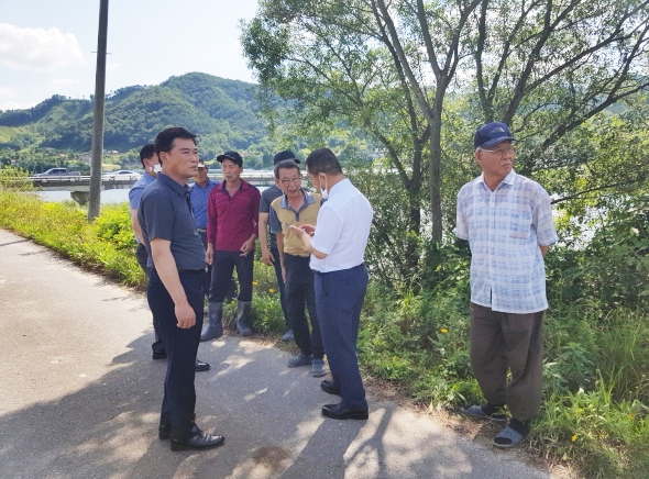 안기전 금산군의회 의장, 남일면 마장2리 민원현장 모습