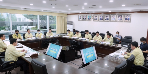 장종태 서구청장은 20일 청사 보라매실에서 포스트 코로나 분야별 대응과제 발굴을 위한 구정전략회의를 주재했다.