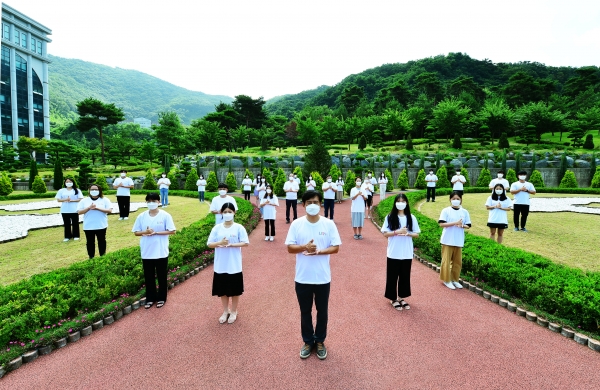백석대학교 LINC+사업단 교직원 및 재학생들이 ‘덕분에 챌린지’에 동참하고 있다.