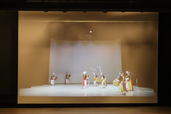 지난 7월 19일 번화로 소극장에서 영상 심사하는 모습