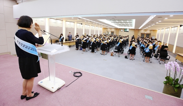 지난 21일 시청 대회의실에서 아동학대 근절 및 안심보육 자정 결의대회를 개최하고 있다.