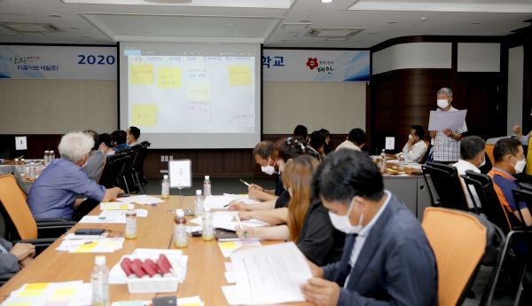 지난 22일 군청 중회의실에서 열린 ‘2020년 태안군 주민참여예산학교’.