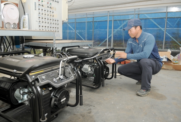 태안읍 평천리 한 시설하우스에 설치된 발전기