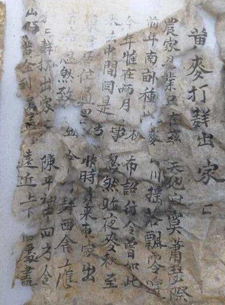 지난 6월 수거된 벽지를 해체하는 과정에서 수군진촌(水軍鎭村)의 역사와 서정을 느낄 수 있는 다수의 한시 등이 추가로 발견