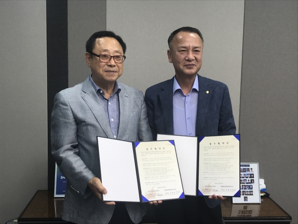 청양자원봉사센터-농협 청양군지부 사회공헌 실천 업무협약 체결 모습