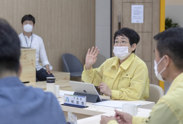 23일 구청 청년벙커에서 골목자원 활용을 위한 전문가 초청 워크숍을 개최했다.]
