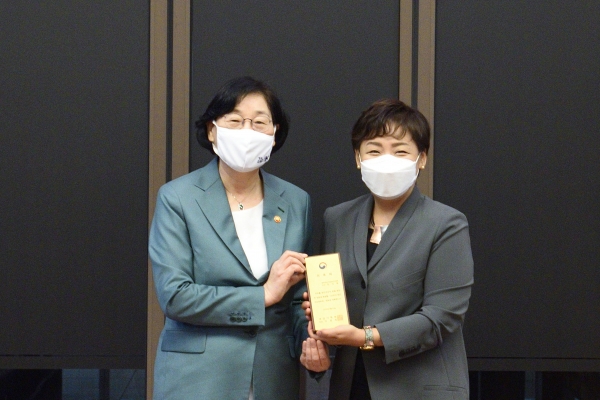 청년여성멘토링위촉식_위촉패수여