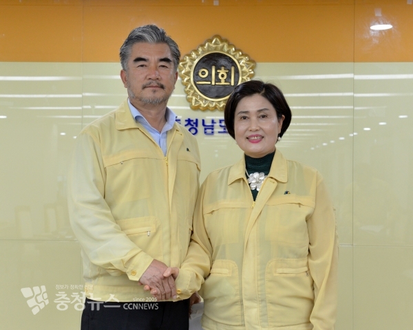 왼쪽부터 김영수 의원과 한영신 의원