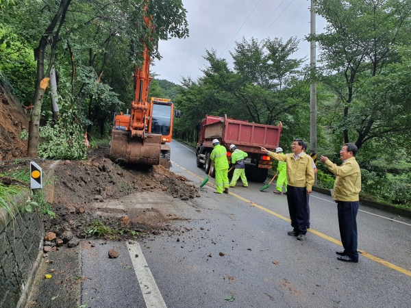 김돈곤 청양군수 수해복구현장 긴급점검 모습