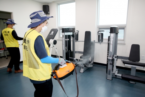안면노인복지관 방역실시 모습