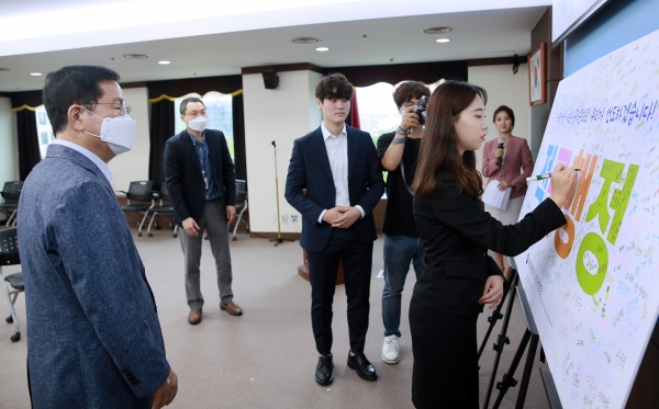 ​지난 24일 청사 장태산실에서 2020년 ‘적극행정 실천다짐 결의 행사’에 개최했다.​