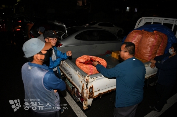 지난 25일 열린 고추시장 모습