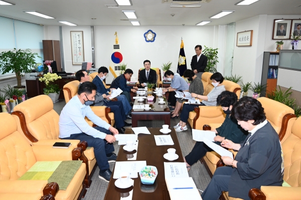 대전 중구의원들이 29일 공무국외출장 예산 전액 반납을 결정했다.