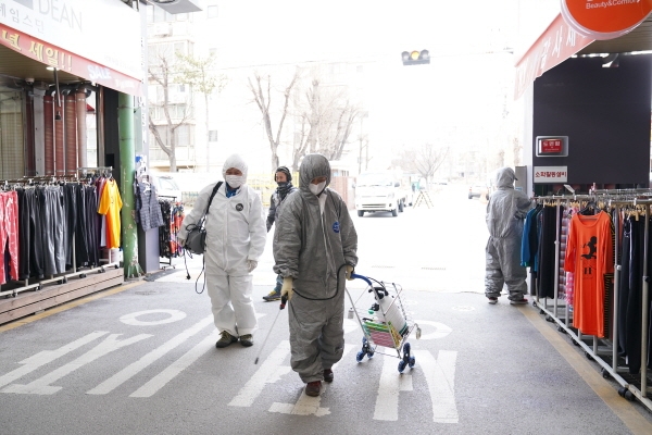 전통시장 방역 모습