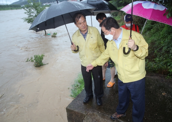 정림동 침수지역 찾아 긴급점검에 나선 장종태 구청장