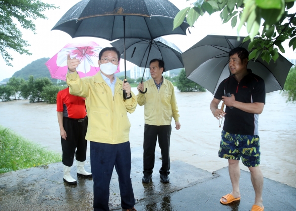 정림동 침수지역 찾아 긴급점검에 나선 장종태 구청장