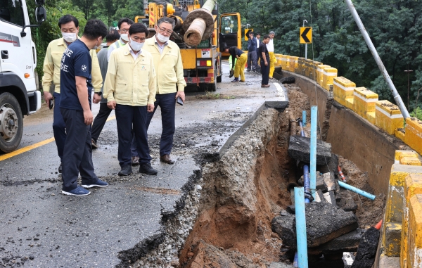 황인호 청장 비룡동 수해지역 현장 방문 모습