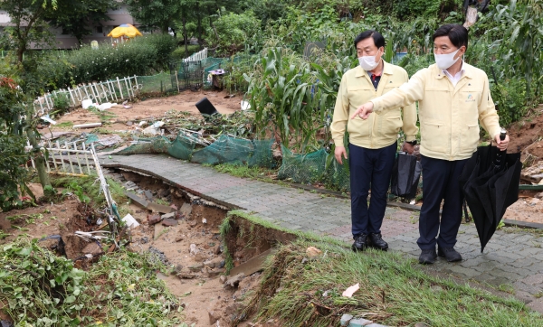 황인호 청장 용운동 수해지역 현장 방문 모습