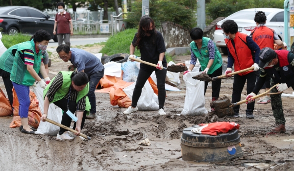 황인호 청장 가양동 수해지역 현장 방문 모습