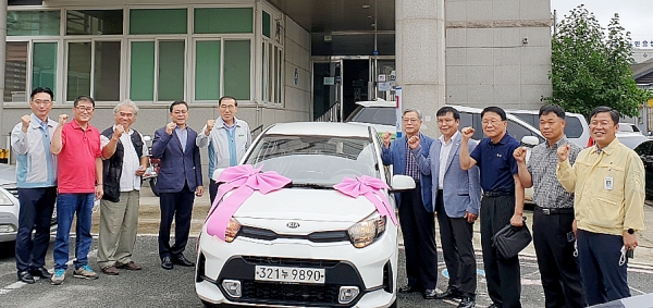 지난 30일 태안군자원봉사센터에서 열린 기탁 모습.