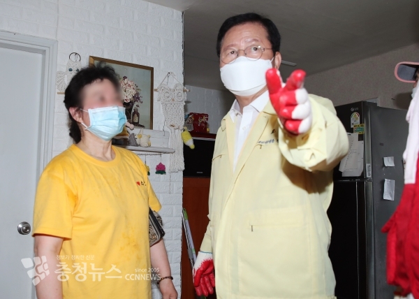 수해지역 현장점검하는 장종태 서구청장