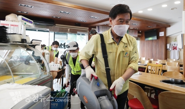 황인호 청장 희망일자리사업 격려 후 방역 활동 모습