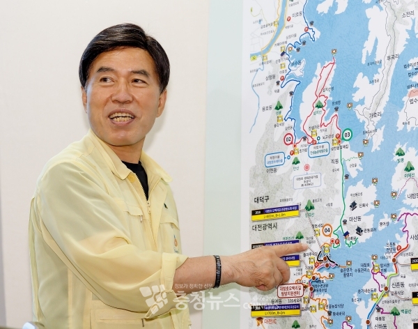 Hwang In-ho, head of the Dong-gu Office in Daejeon, during the interview with Chungcheong News. / Photo by Minyeong Jo