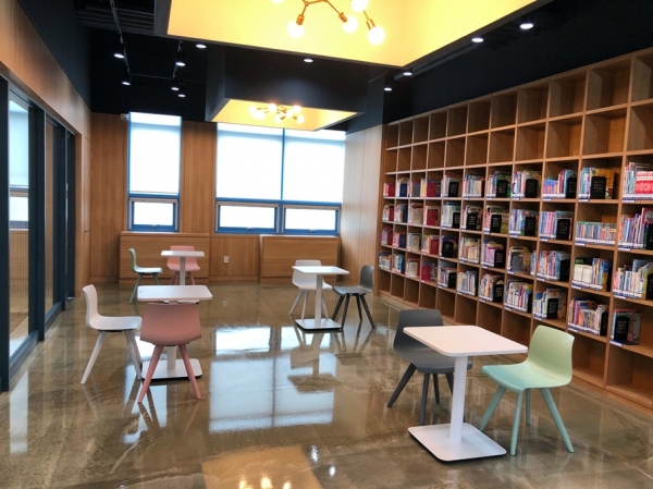 성거도서관 (북카페)