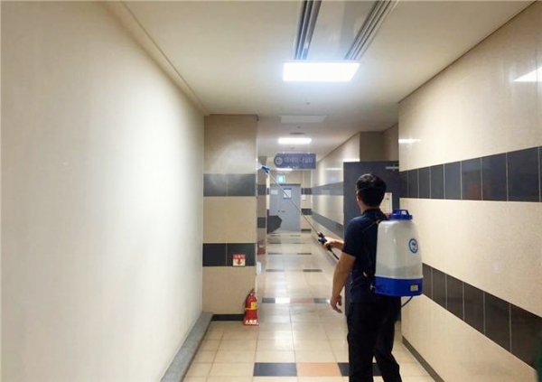 천안시시설관리공단이 폭우로 피해를 입은 이재민들을 위해 천안축구센터 숙소를 임시거처로 제공해 소독방역 실시