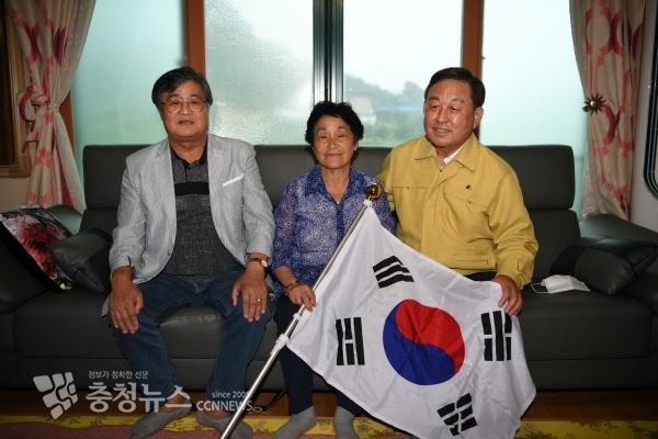 독립유공자 유족 송복순씨 위문 모습