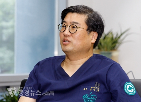Kim Young-il, head of Dunsan Korean Medical Hospital of Daejeon University, during the interview with Chungcheong News. / Photo by Minyeong Jo
