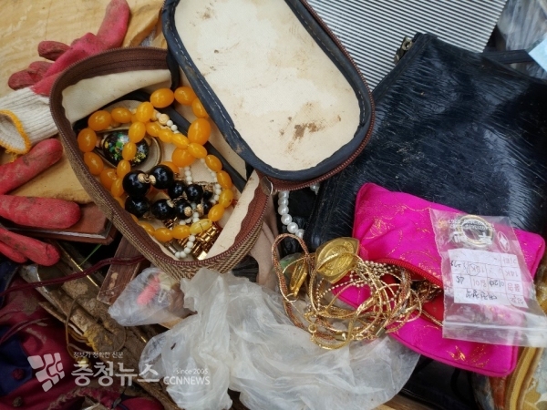 피해복구현장에서 발견한 귀금속
