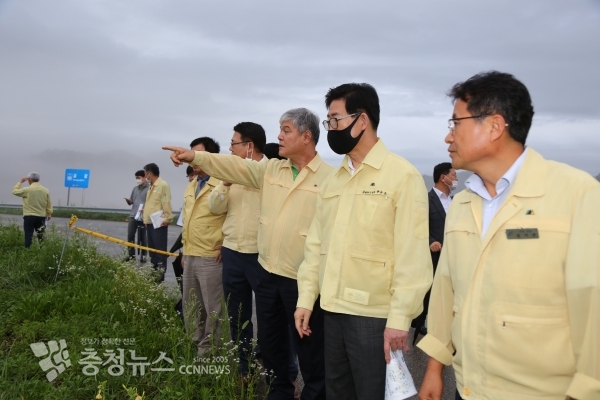 문정우 금산군수는 지난 10일 양승조 충남도지사와 함께 용담댐 방류로 피해를 입은 부리면·제원면을 방문했다.