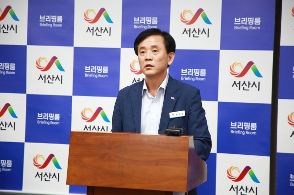 12일 시청 브리핑룸에서 이준우 도시과장의 수석지구 도시개방사업 브리핑 모습