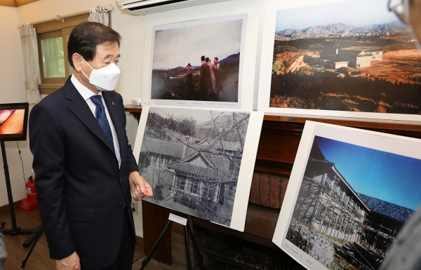 이광섭 한남대 총장이 인돈 박사가 과거에 생활했던 한남대 선교사촌(대전시 지정문화재)의 인돈하우스를 방문해 그의 자취를 살펴보며 창학 이념을 되새겼다.