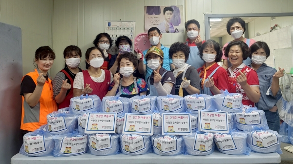 ‘사랑의 감자탕’ 나눔 모습.