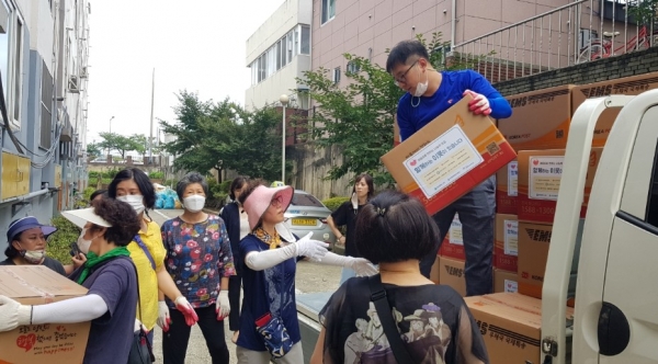대전 서구 정림동, 수해 가구에 생필품 꾸러미 전달