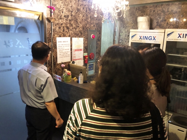 대전 동부서 유흥업소 대상 성매매방지 점검 모습.