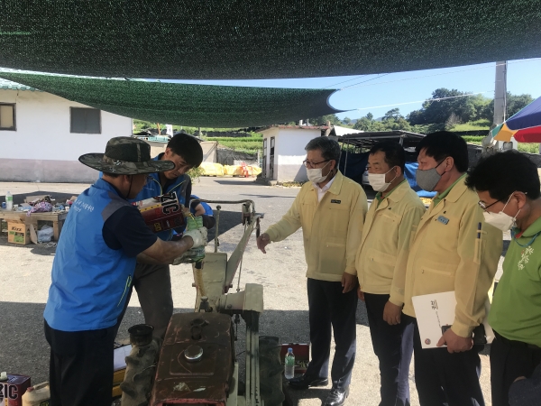 침수농기계 수리봉사 모습