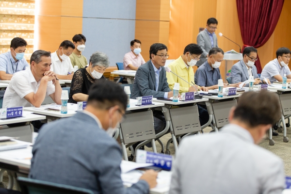 지난 20일 군청 대회의실에서 푸드플랜 민관 거버넌스 추진위원회의 개최 모습
