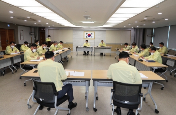 아산시, 코로나19 비상경제 및 생활방역 대책 회의 개최 모습