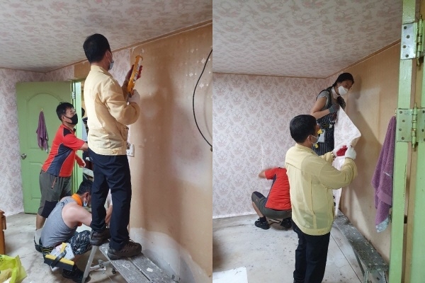26일 침수피해가정에 도배, 장판 등 집수리 봉사활동 모습