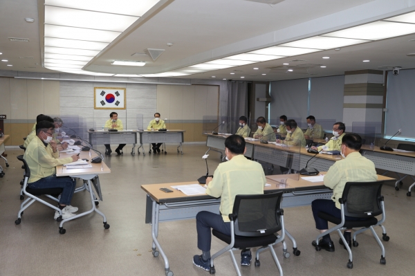 아산시, 태풍 ‘바비’ 상황보고 및 코로나19 대처사항 회의 개최 모습